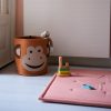 By Lara opbergmand aap mand met kleed