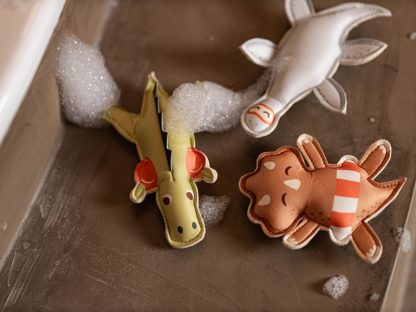 FI-03644 Filibabba badspeelgoed duikvriendjes dino set van 3 sfeerfoto met schuim