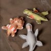 FI-03644 Filibabba badspeelgoed duikvriendjes dino set van 3 sfeerfoto met tegels