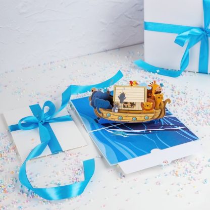 Papercrush pop-up kaart Ark van Noach sfeerfoto met confetti en envelop